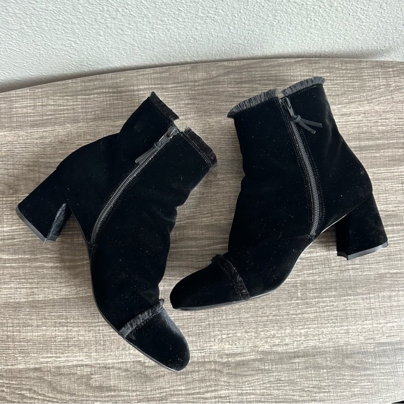 Stuart Weitzman On The Fringe Black Ankle Boots Block Heel Booties Womens Size 9 - Picture 6 of 15
